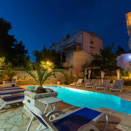 102 Vila Trogir