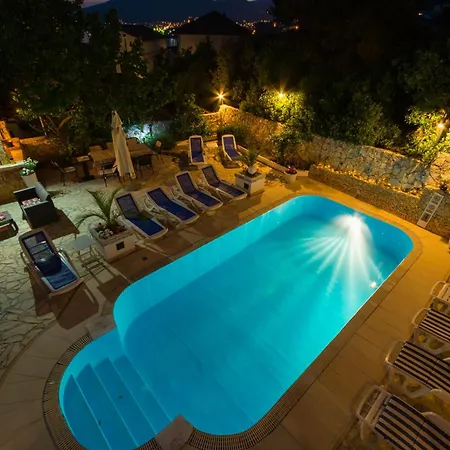 102 Vila Apartment