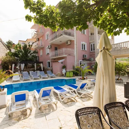 Apartment 102 Vila *